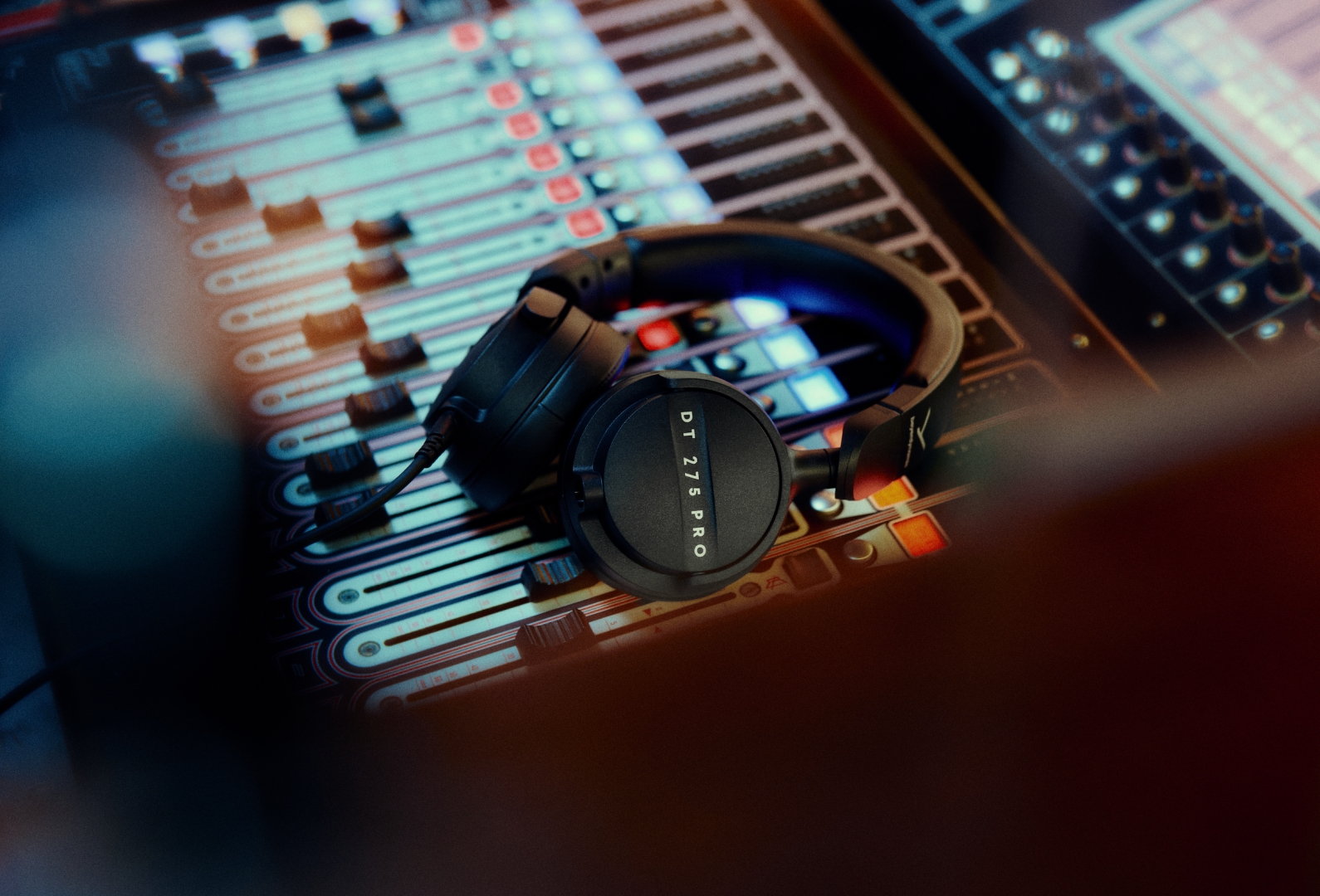 Beyerdynamic DT 275 PRO Đã Sẵn Hàng Tại Fitgearshop – Tai Nghe Monitoring On-Ear Cách Âm Cao