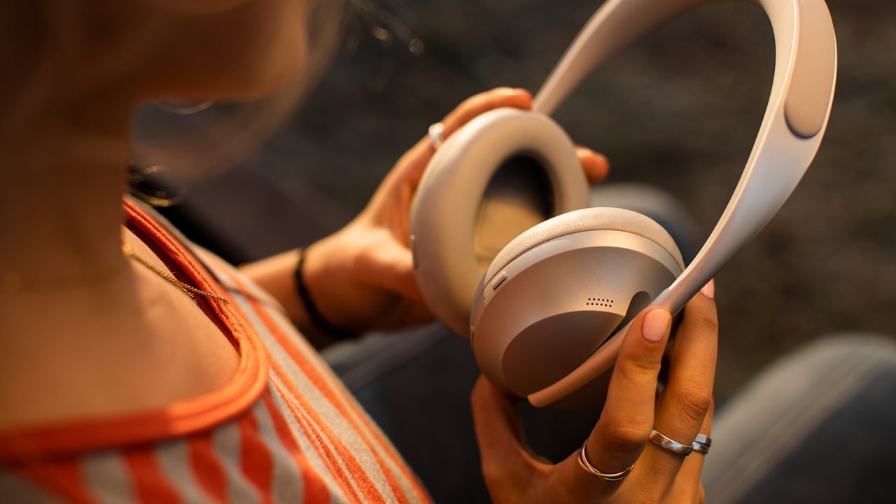 Bose Noise Cancelling Headphones 700 - tai nghe chống ồn mới nhất của Bose
