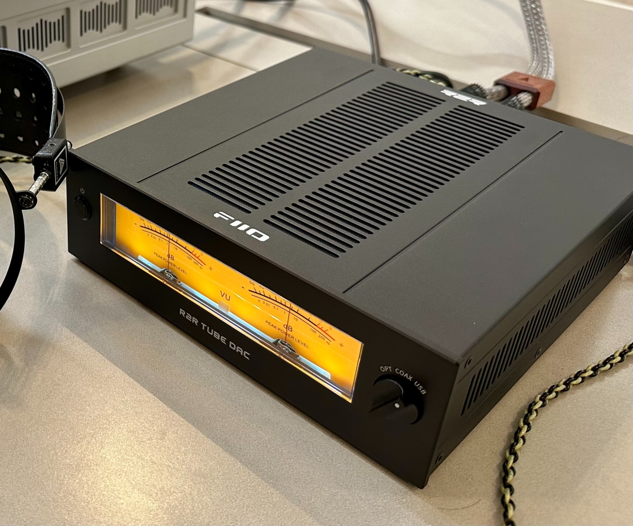 Đánh Giá Chi Tiết Chất Âm và Hiệu Suất FiiO WARMER R2R