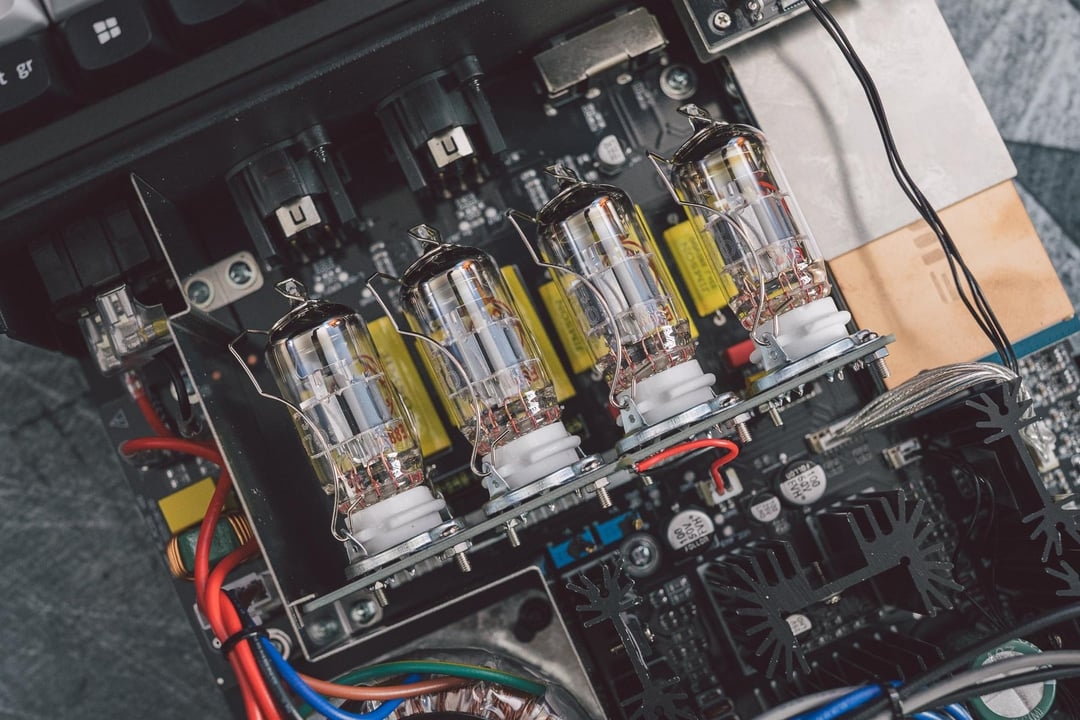 Đánh Giá Chi Tiết Chất Âm và Hiệu Suất FiiO WARMER R2R