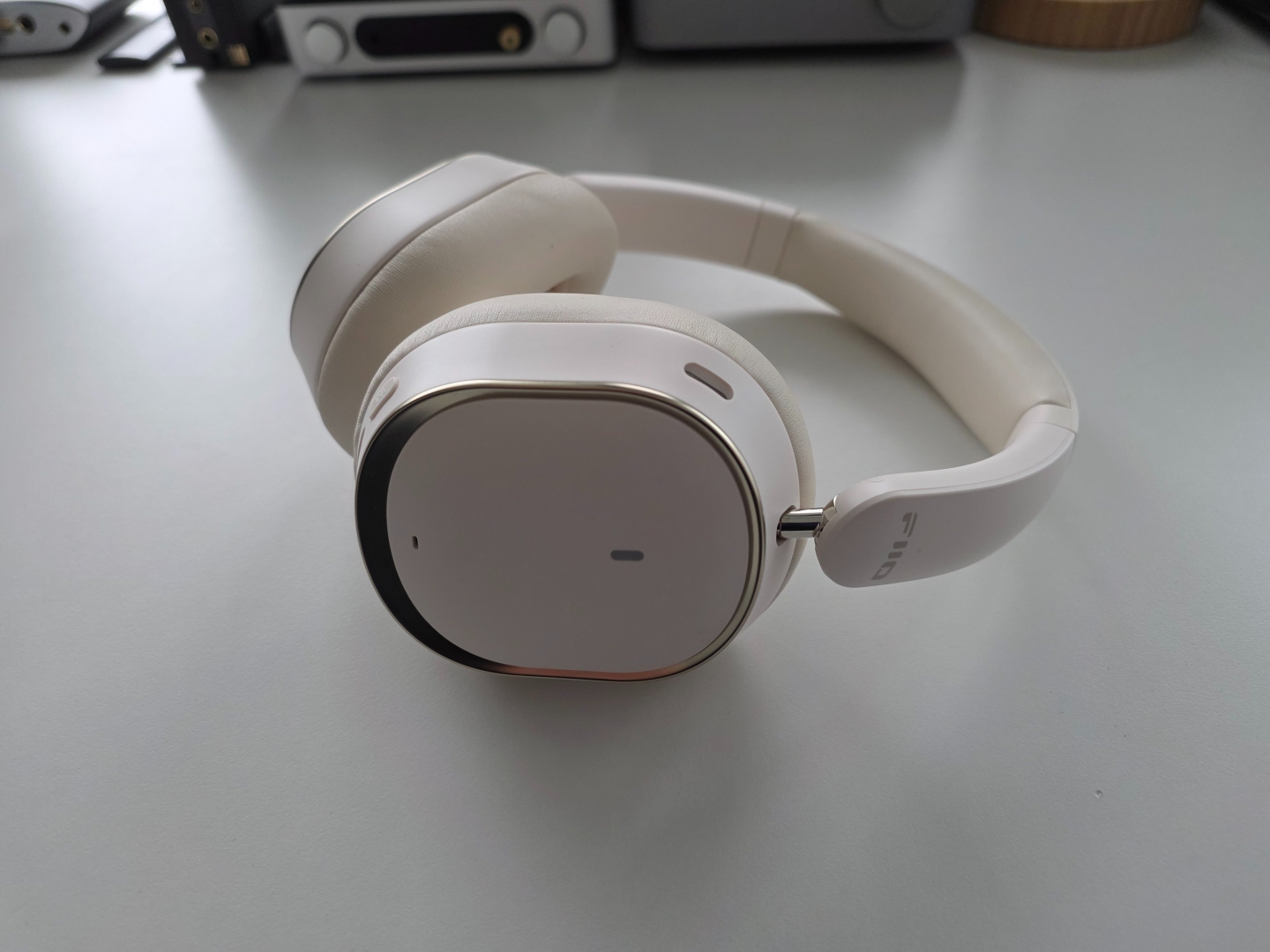 Đánh Giá Chi Tiết Tai Nghe FiiO EH13 – Tai Nghe Bluetooth Chống Ồn Đáng Mua Trong Tầm Giá