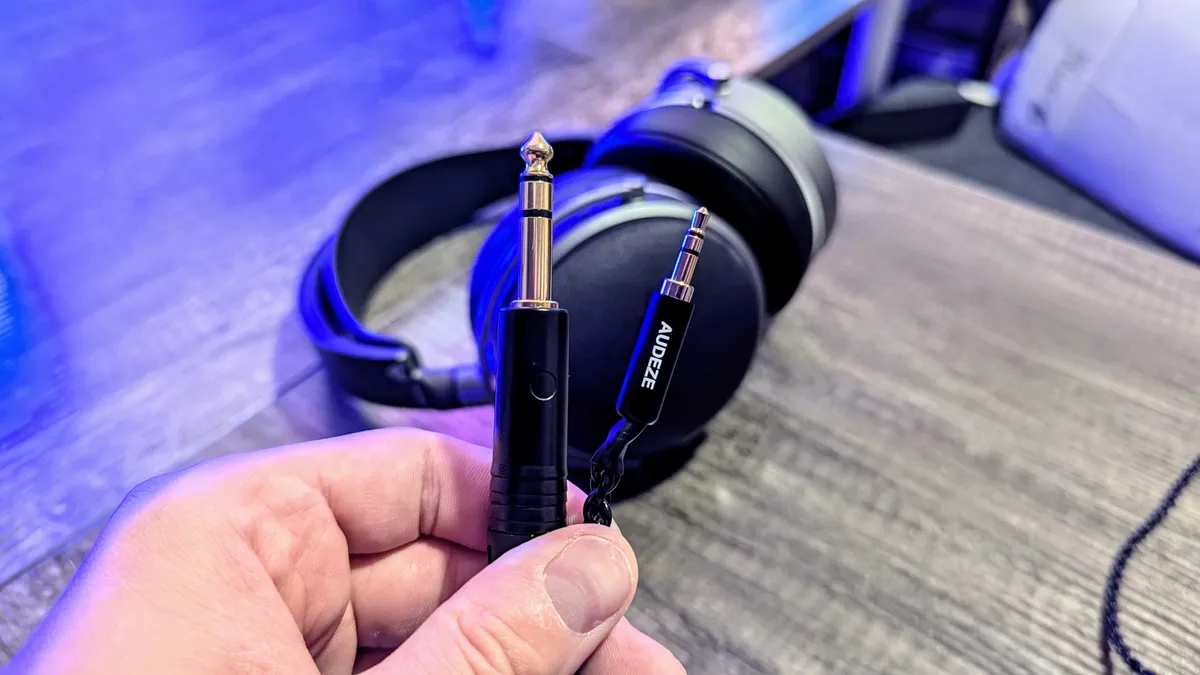 Đánh Giá Tai Nghe Audeze LCD-S20: Tai nghe phòng thu cân bằng, bền bỉ và sẵn sàng cho mọi bản mix