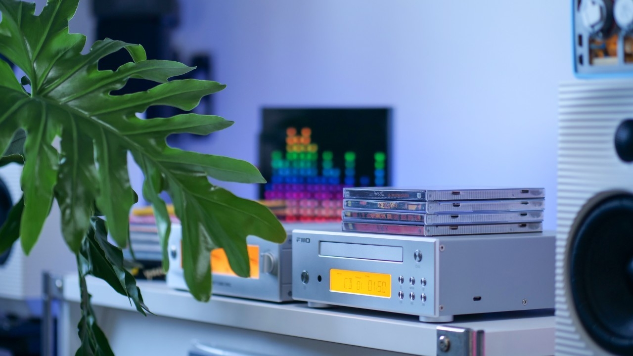 Đầu phát CD để bàn FiiO DP11 màu bạc thiết kế sang trọng