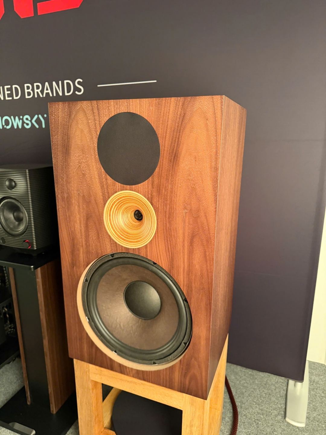 FiiO SV13 Xuất Hiện Tại High End Vienna 2026 – Mẫu Loa HiFi Thụ Động Đầu Tiên Của FiiO Gây Chú Ý