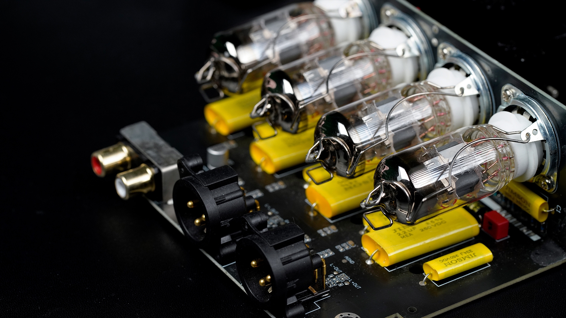 Khám Phá Bên Trong FiiO WARMER R2R – Vì Sao Một Thiết Bị Nhỏ Lại Cho Ra Chất Âm Hay Đến Vậy?