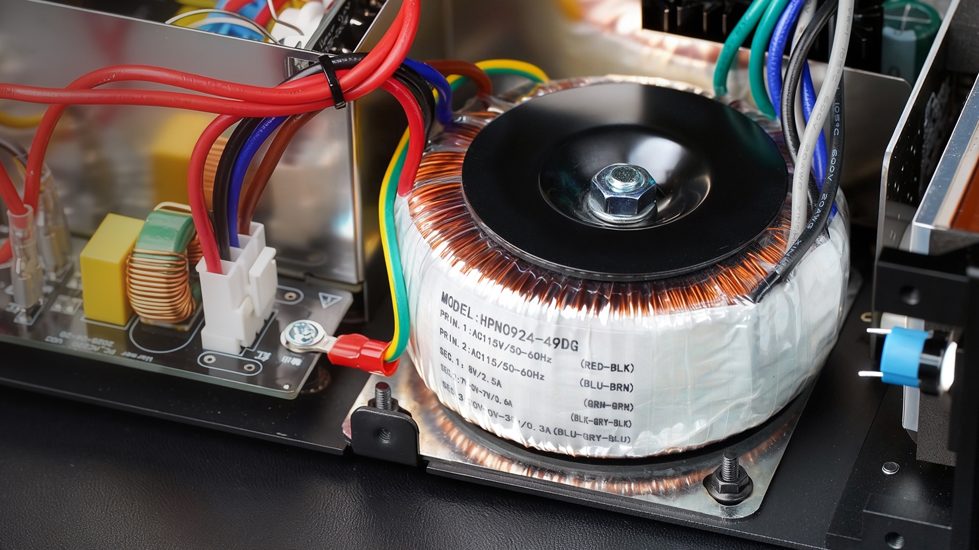 Khám Phá Bên Trong FiiO WARMER R2R – Vì Sao Một Thiết Bị Nhỏ Lại Cho Ra Chất Âm Hay Đến Vậy?