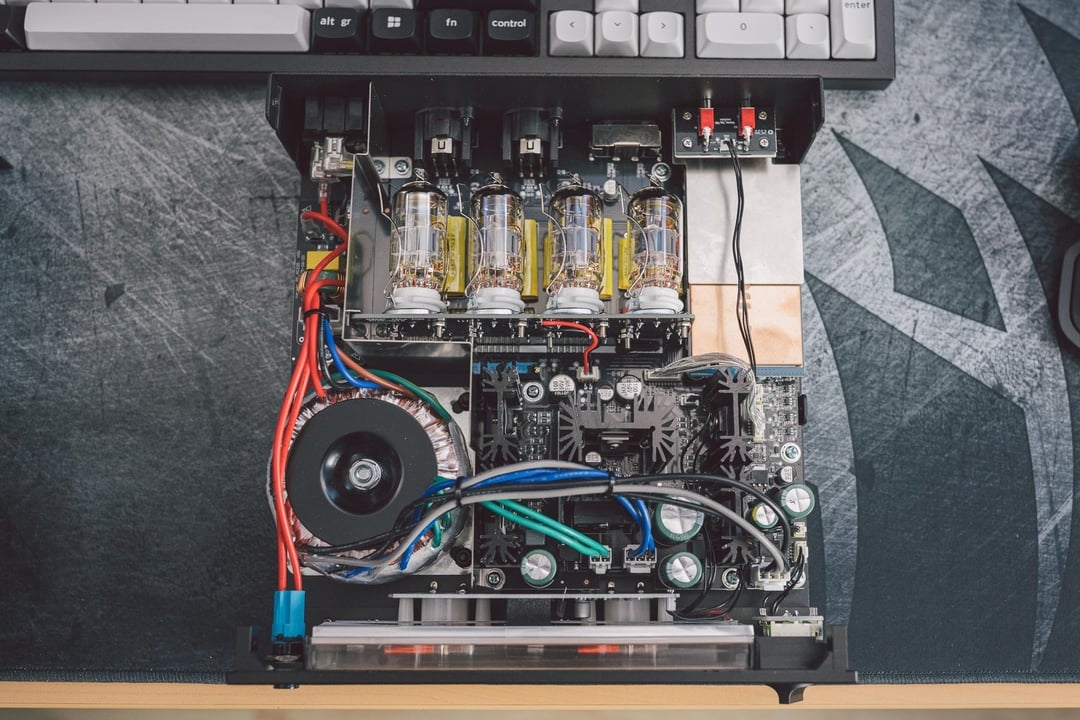 Khám Phá Bên Trong FiiO WARMER R2R – Vì Sao Một Thiết Bị Nhỏ Lại Cho Ra Chất Âm Hay Đến Vậy?