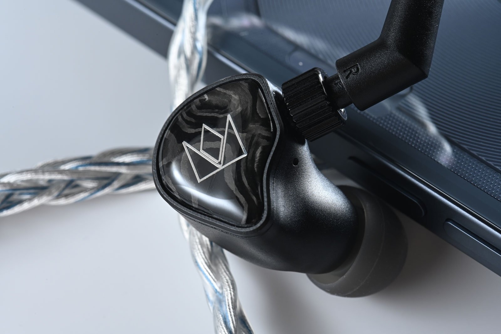 Noble Audio XM-1 – Tai nghe IEM tích hợp công nghệ xMEMS đầu tiên của Noble Đã Sẵn Hàng Tại Fitgearshop