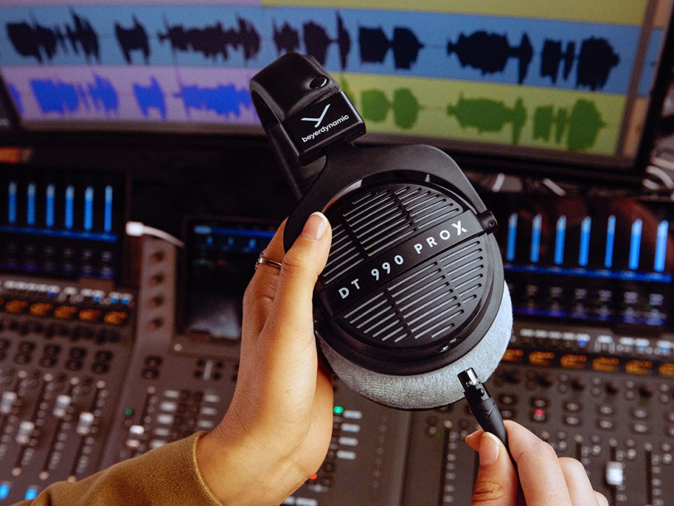 Beyerdynamic DT 990 PRO X:  Kế nhiệm huyền thoại Beyerdynamic DT 990 PRO - Driver Stellar.45, dây mini-XLR, giá chưa đến 6,2 triệu