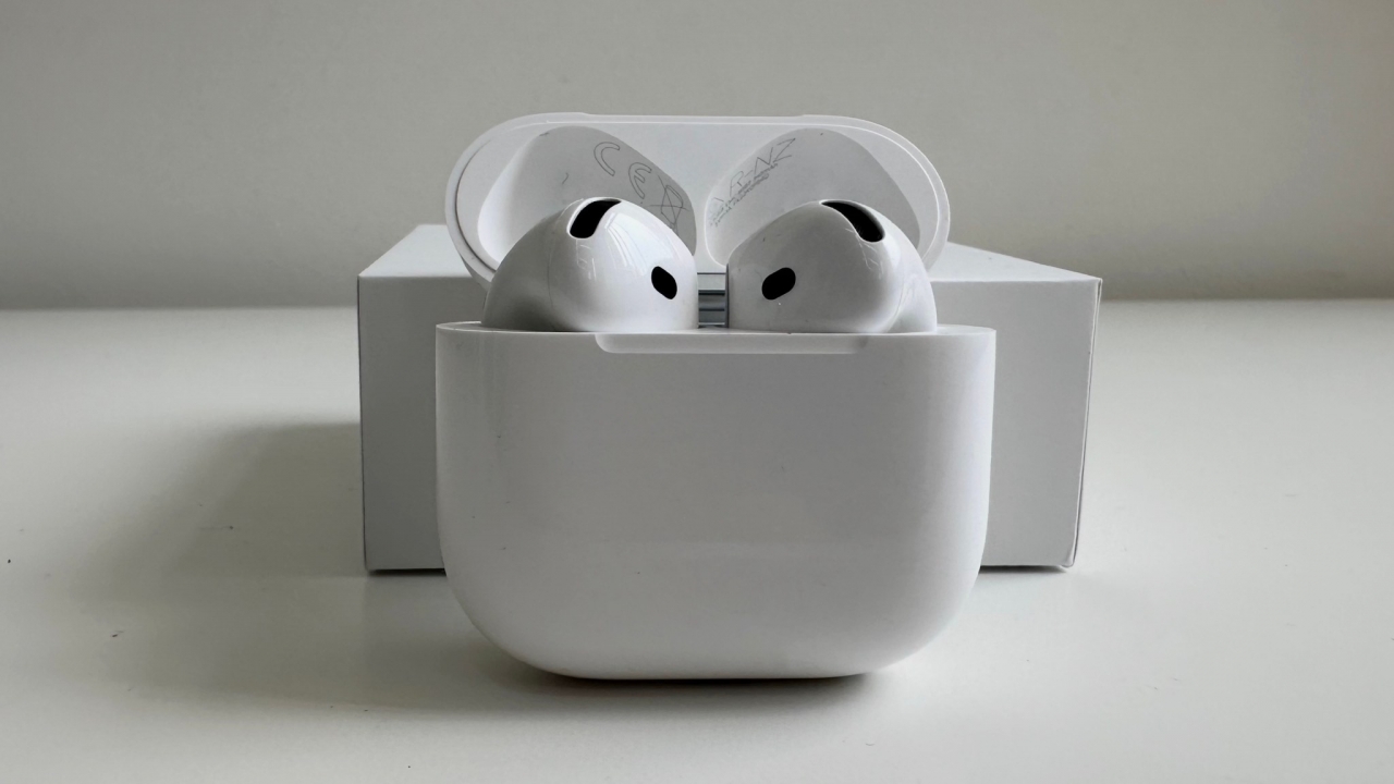 Đánh Giá Apple AirPods 4: Tai Nghe Đáng Đồng Tiền với Chống Ồn Chủ Động