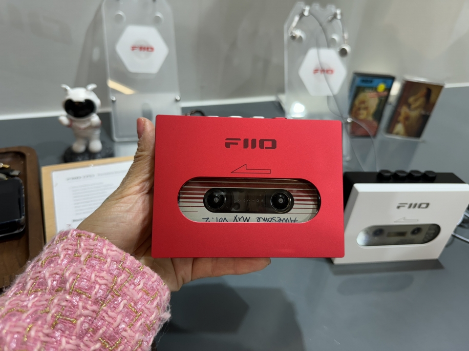 FiiO CP13 Tỏa Sáng Tại High End Show 2024 Munich Với Hai Phiên Bản Màu Đỏ Và Trắng Mới