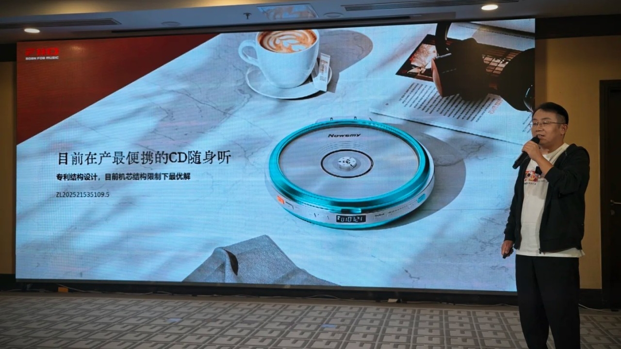 FiiO DM11 – Portable CD Player Mới Được Hé Lộ Với Thiết Kế Tròn Và Pin Thay Thế