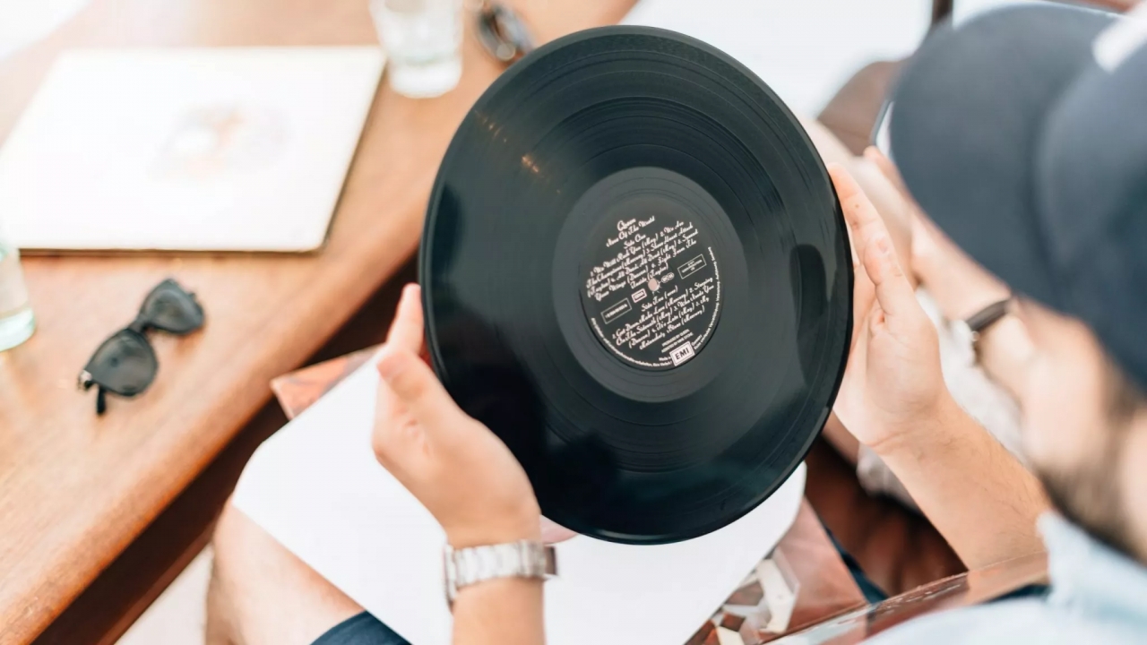 Những Con Số Bất Ngờ Về Doanh Số Đĩa Vinyl, CD và Băng cassette: Lần Đầu Tiên Sau 20 Năm, Doanh Số Nhạc Vật Lý Tăng Trở Lại
